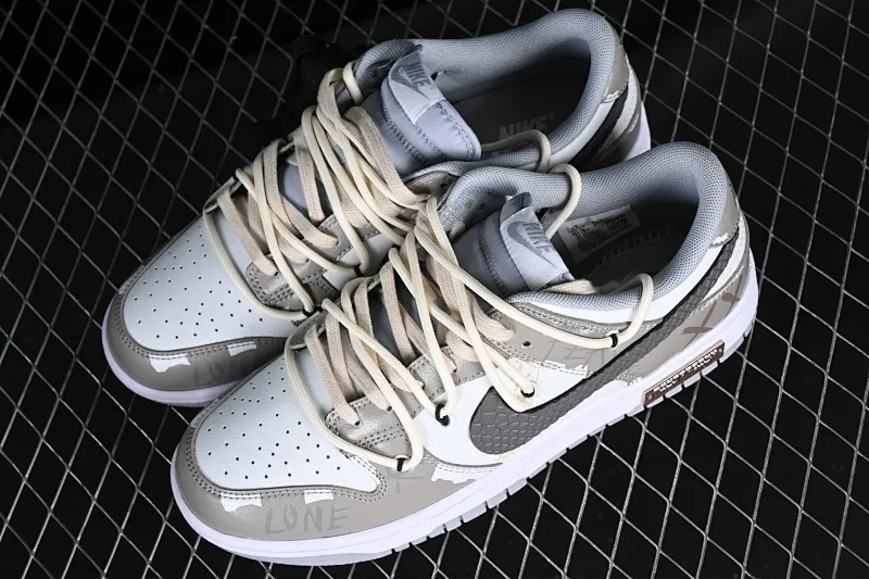 All Categories Nk SB Dunk Series Nk SB Dunk Low Low-top sneakers Customized large box Nk Dunk Low Panda Prank-West Coast Customized version of deconstructed strap retro distressed low-top sneakers DJ6188-003